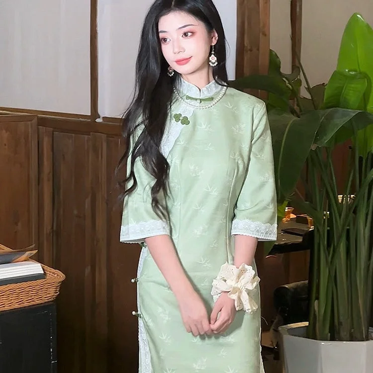 Vintage Retro Floral Qipao Dress with Jacquard Fabric Mandarin Collar and Trumpet Sleeves Tunics Business professional